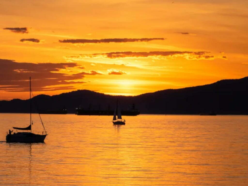 PUESTA DE SOL BAD CAT SAILING